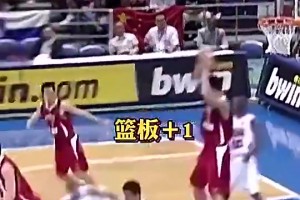 十分了解！霍华德罚球，姚明大喊：他投不进的，快抢板！
